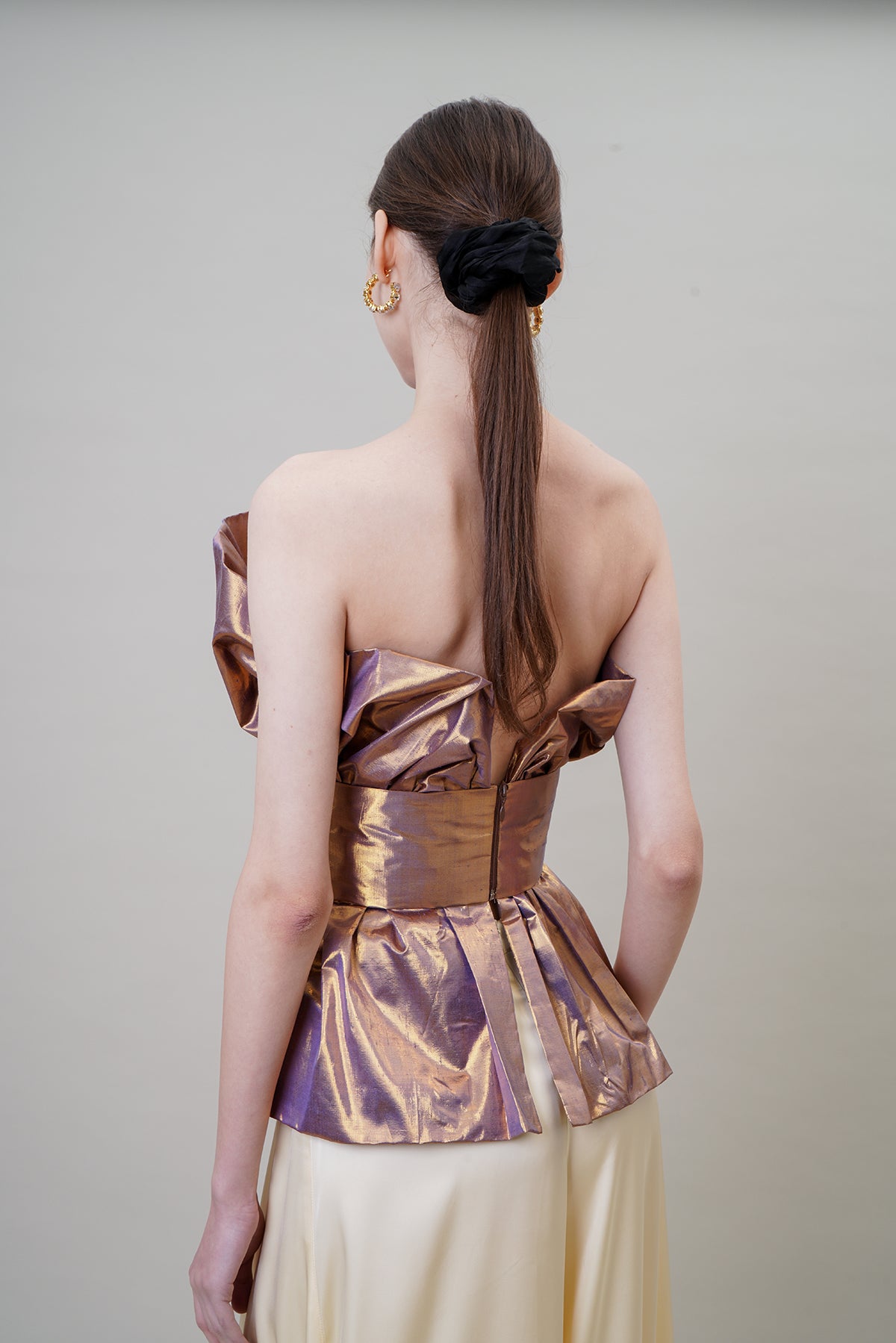 THE SHELL BUSTIER